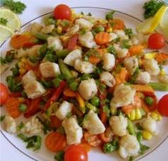 Salata de peste cu legume